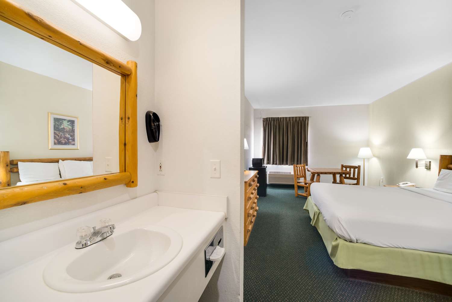 Room, King Bed, Smoking, Knights Inn New Florence 3/3