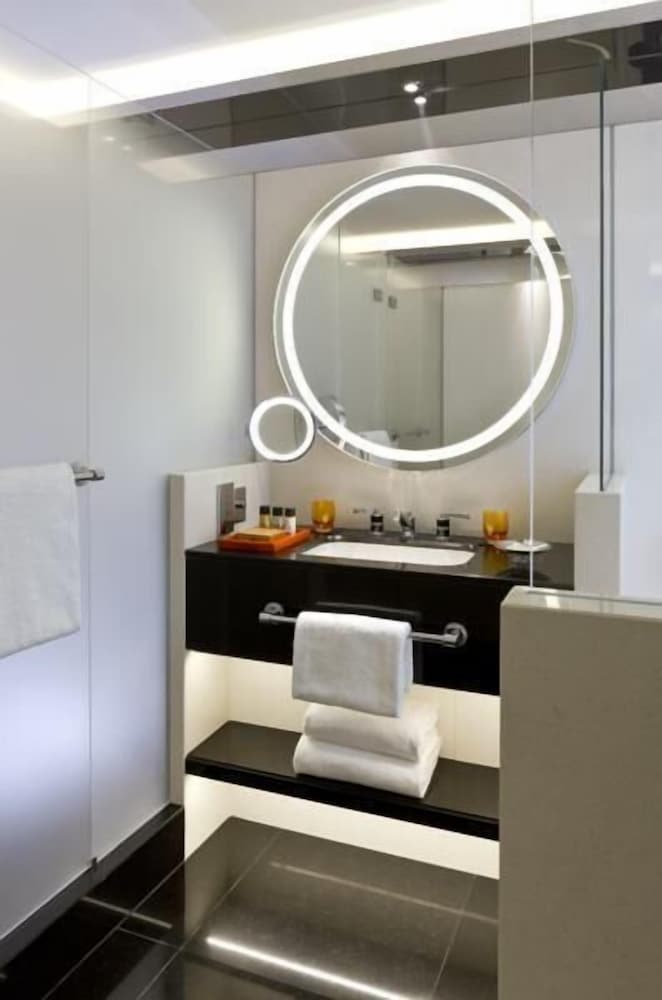 Hotel Montaigne 7/69