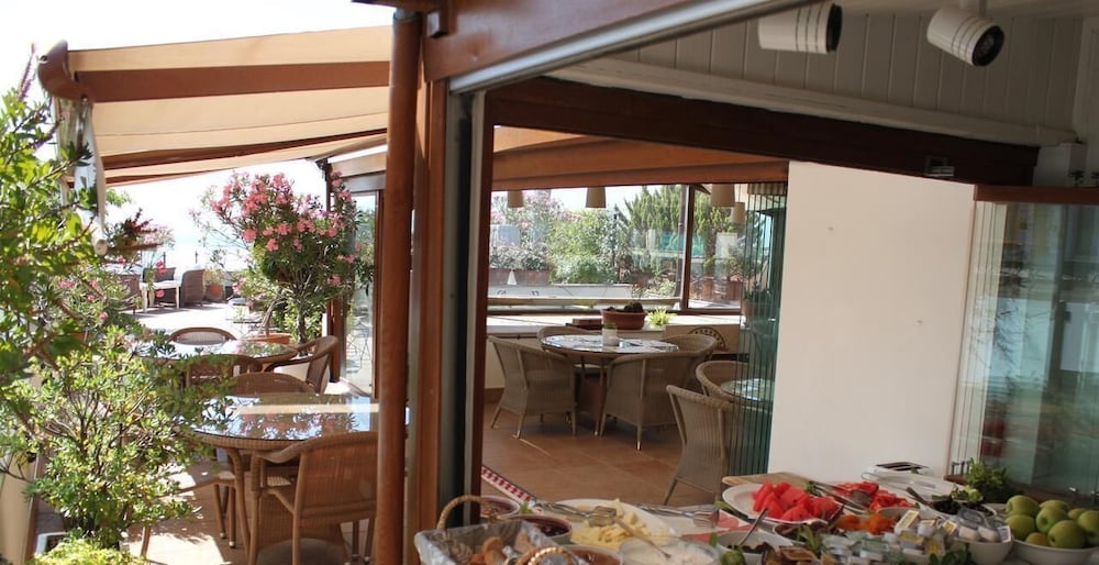Hotel Sari Konak 6/48