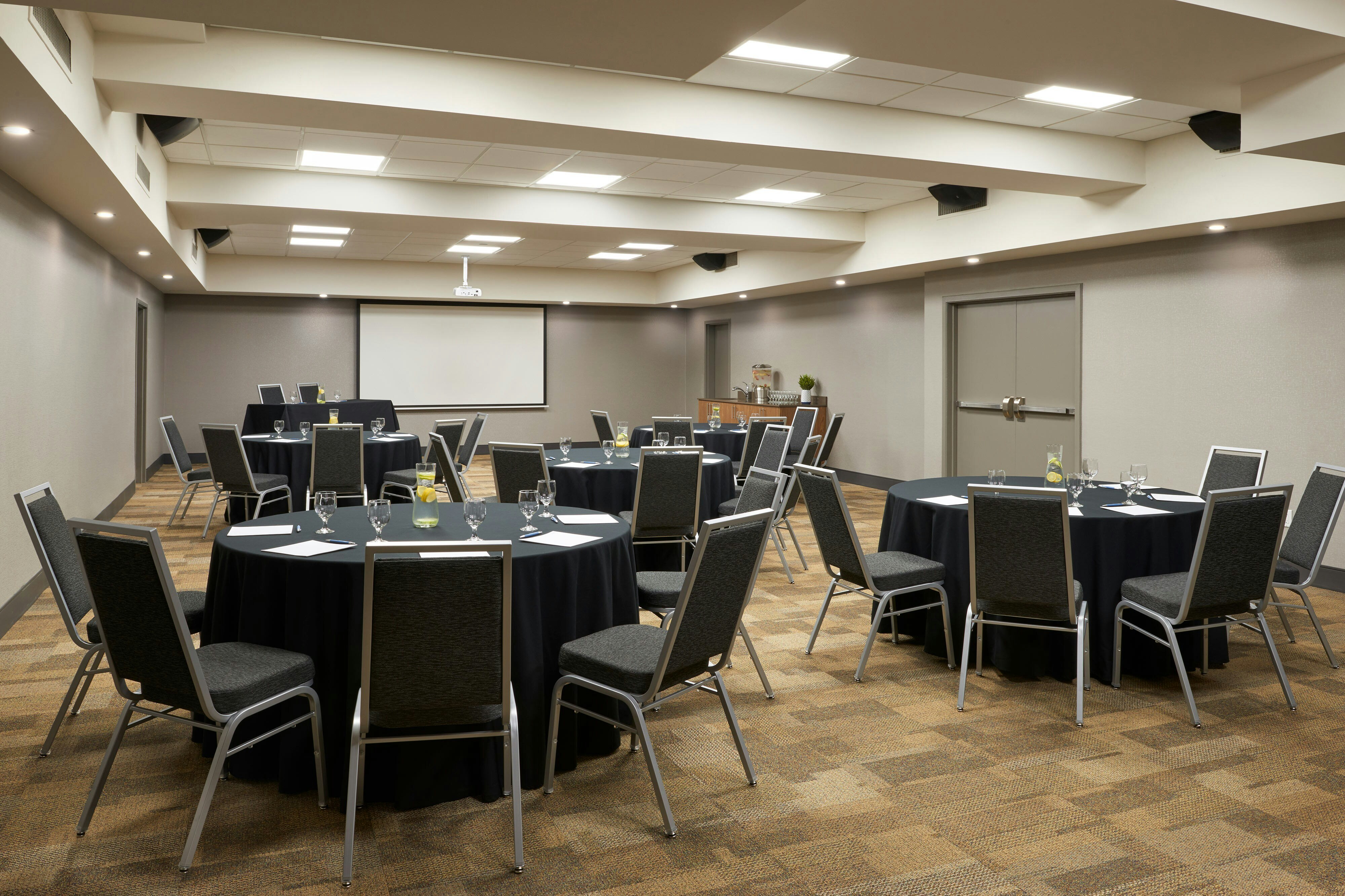 Four Points by Sheraton Windsor Downtown 13/17