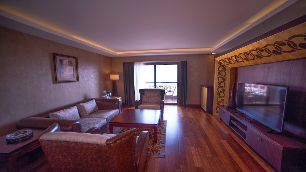 Royal Dragon Hotel 23/50