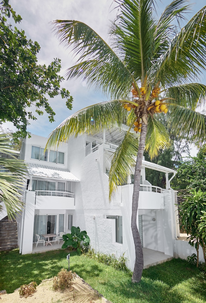 Le Beachclub Serviced Apartments And Villas 69/77