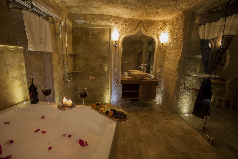 Azure Cave Suites 23/50