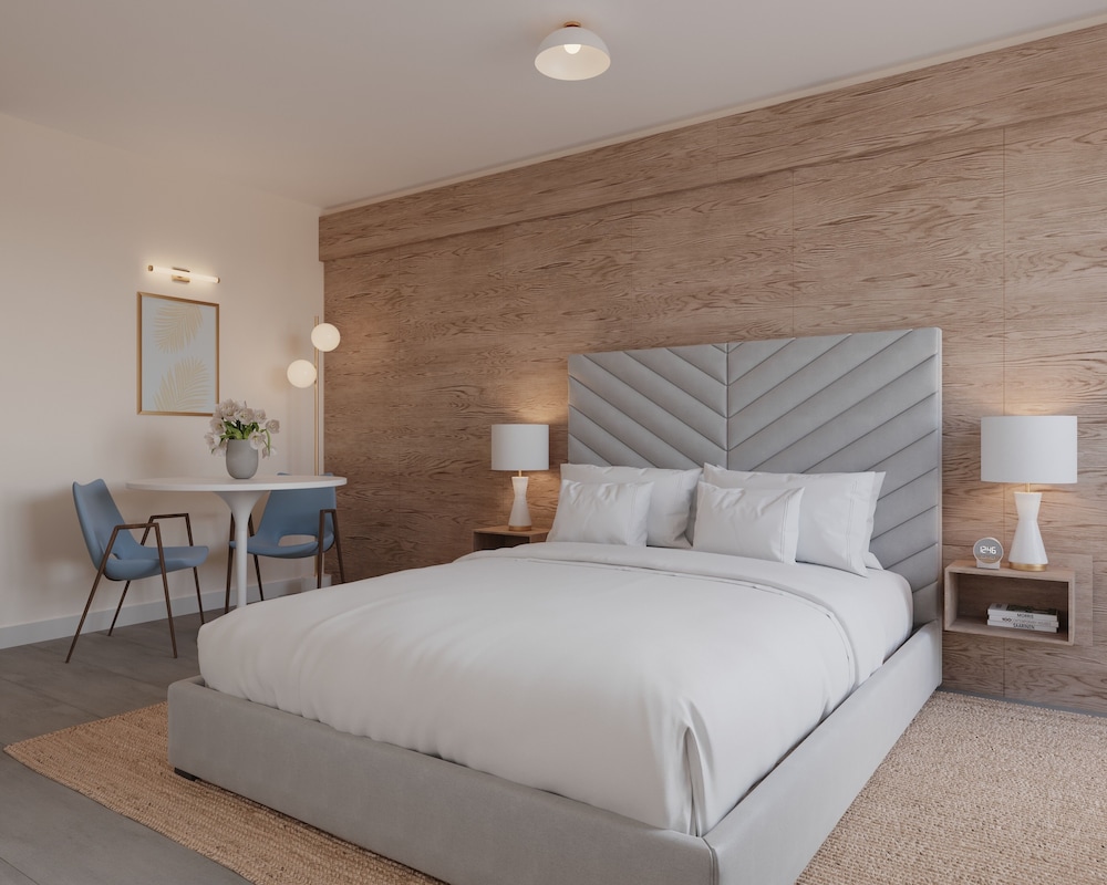 Deluxe, King Bed