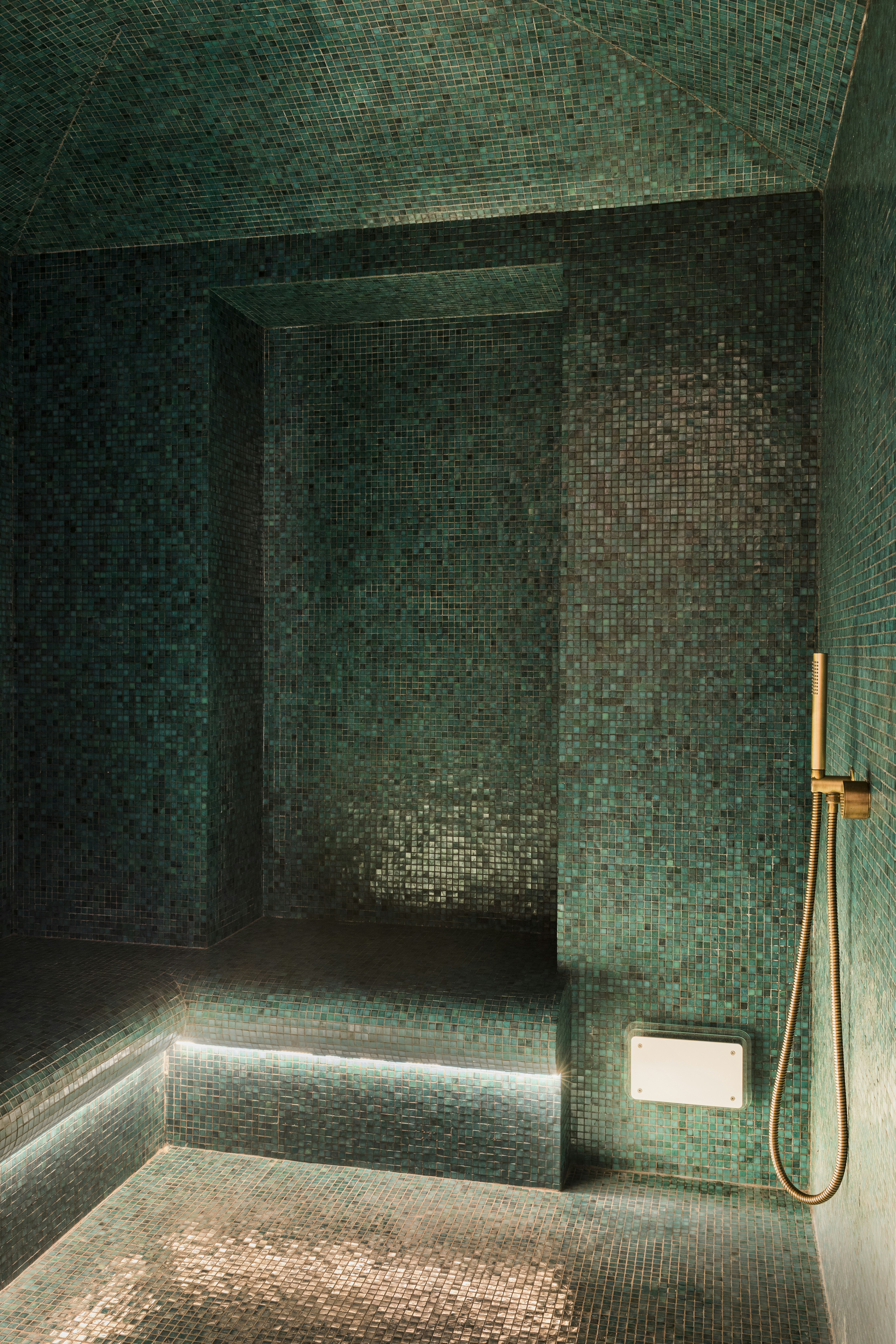 Powers Hotel 44/81
