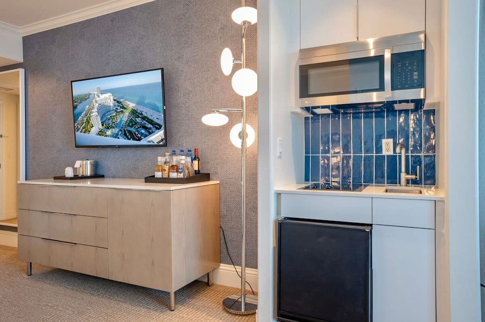 Fontainebleau Miami Beach Private Luxury Suites 8/50