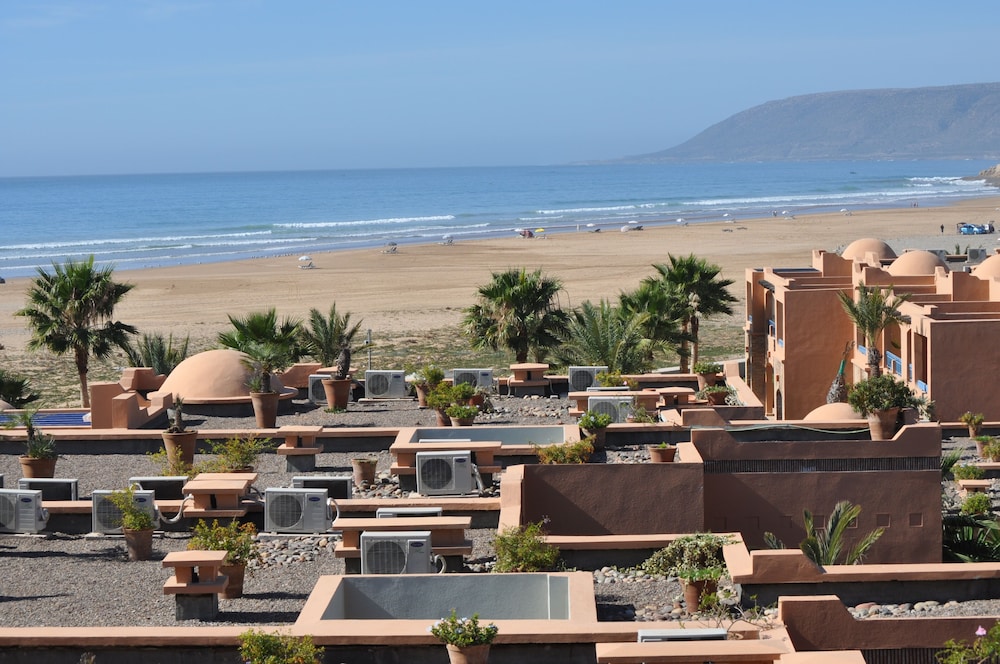 Paradis Plage Surf Yoga Spa Resort 79/83