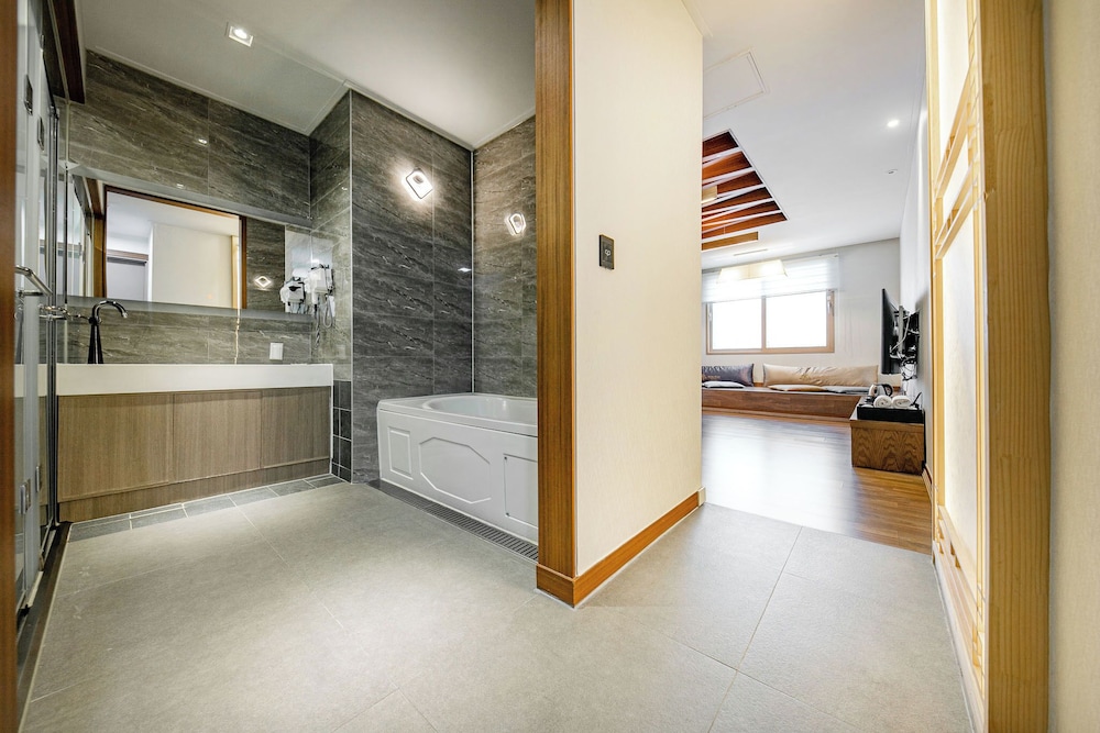 Yeosu Stay Hotel 52/53
