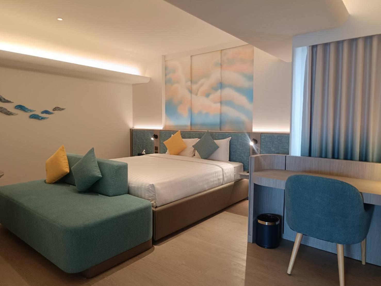 DELUXE, DOUBLE BED