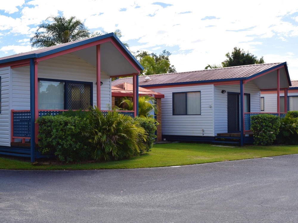 PYRAMID HOLIDAY PARK 5/50