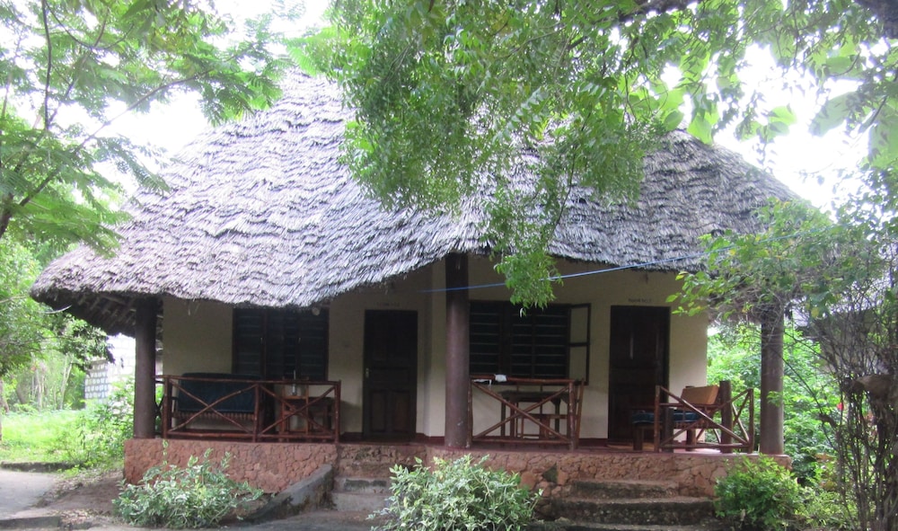 Baraka Aquarium Bungalows photo1