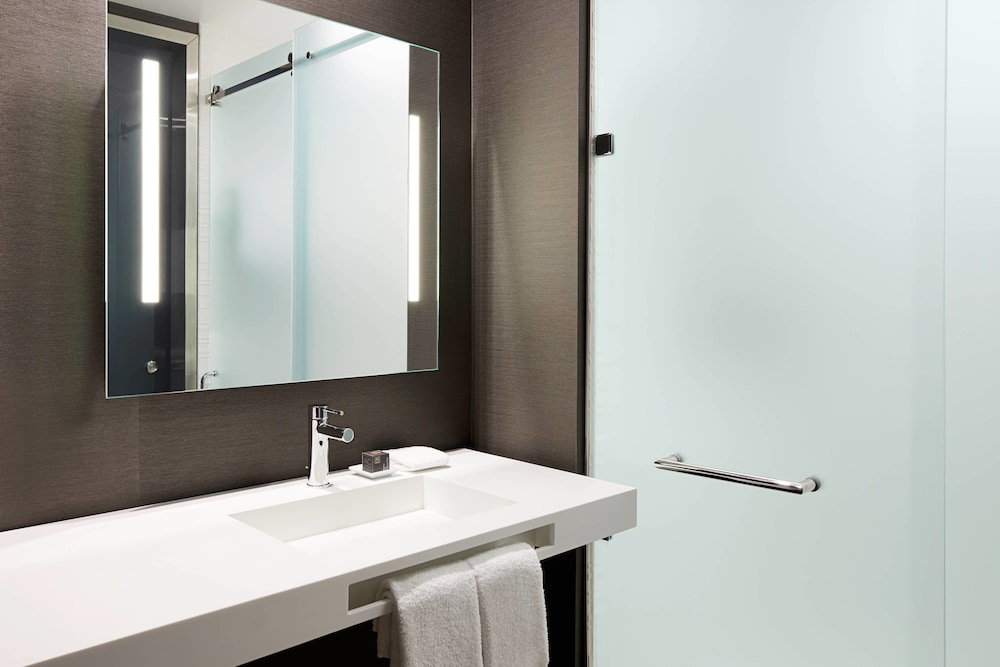 AC Hotel by Marriott Miami Aventura 57/59