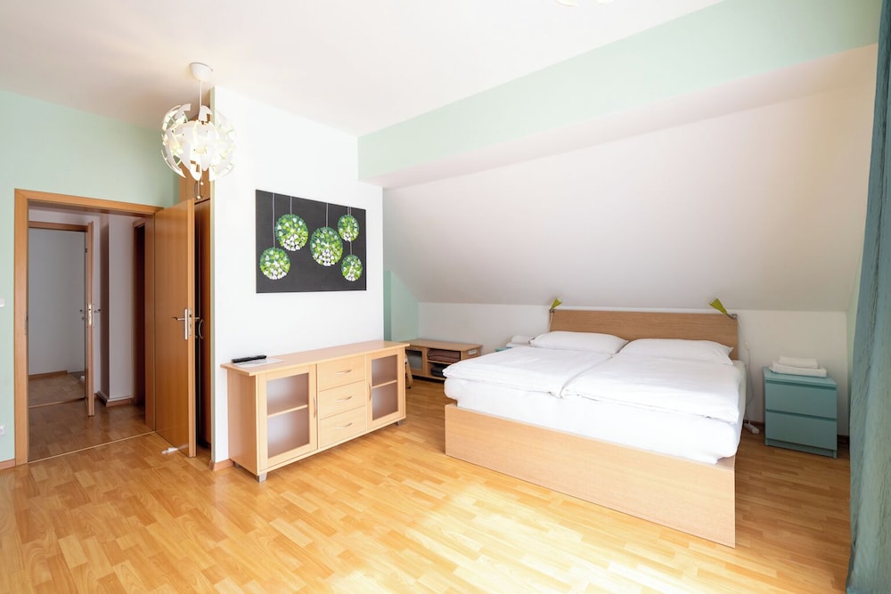 1 BEDROOM, FAMILY, APARTMENT, GARDEN VIEW, BALCONY, KITCHEN