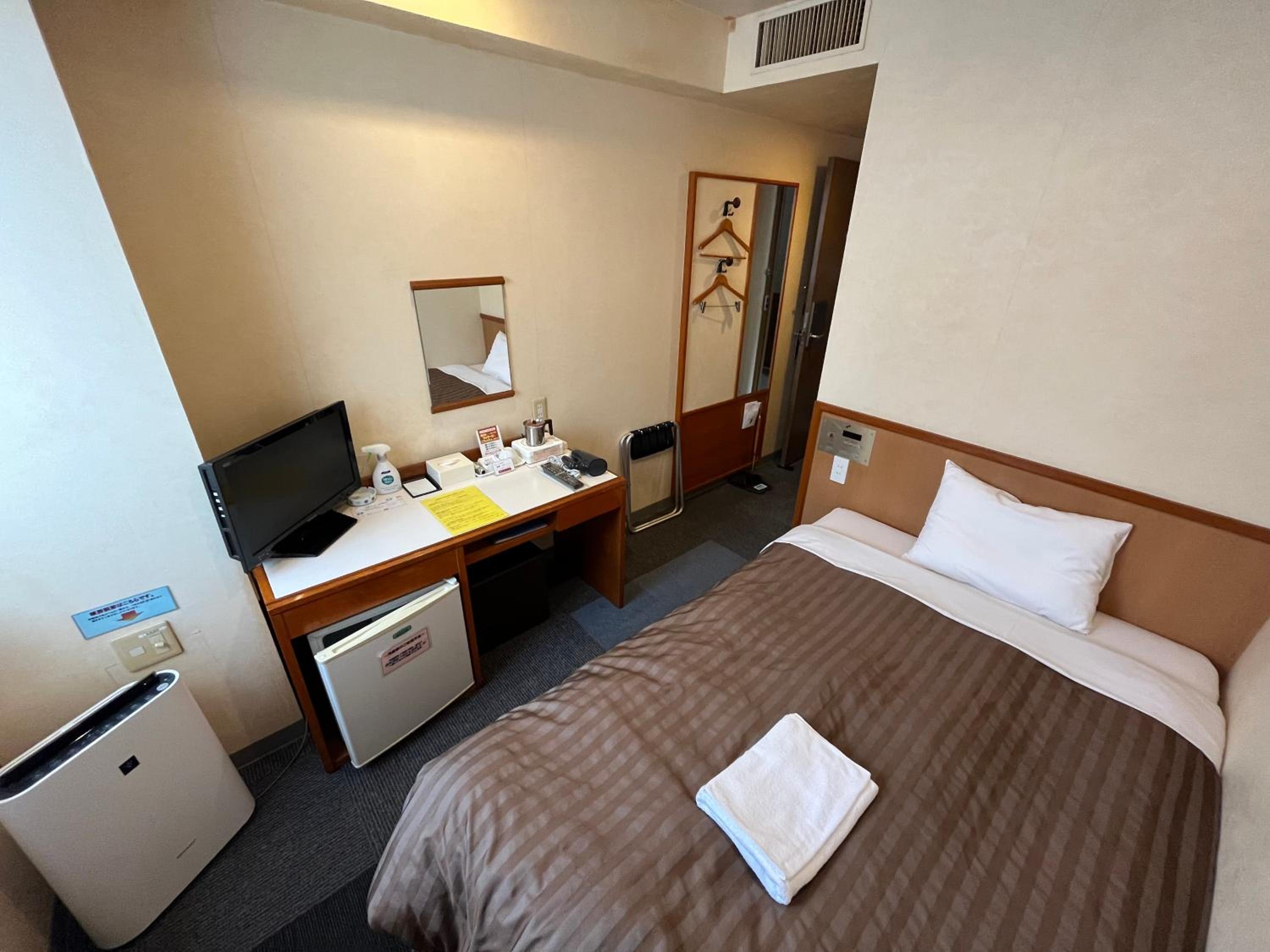 Semi Room, Single, Semi Double Bed