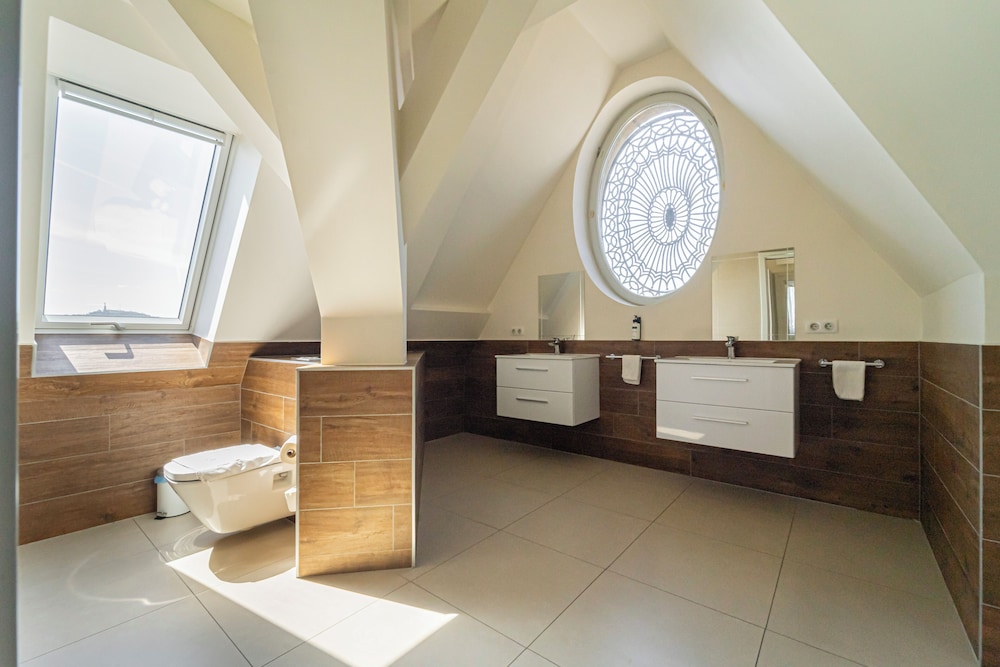 Utto Luxury Suites 9/54