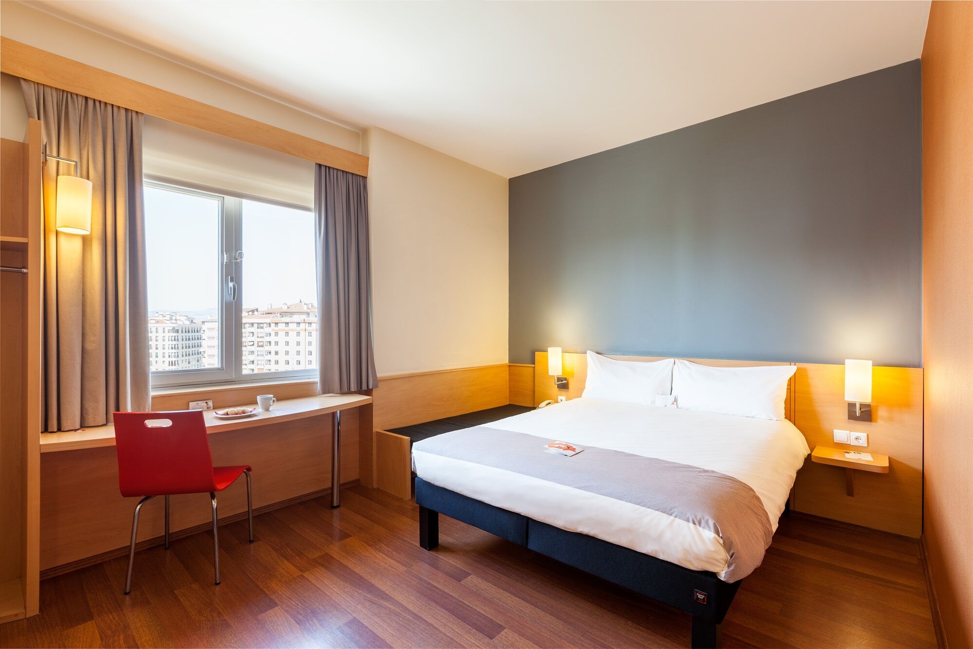 ROOM, DOUBLE BED