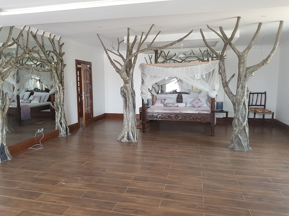 Queens Chateau Boutique Villa 22/50