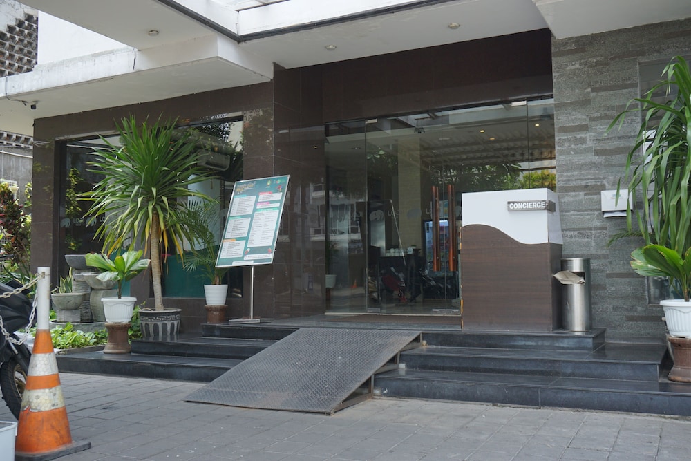 Loji Hotel Solo 61/64