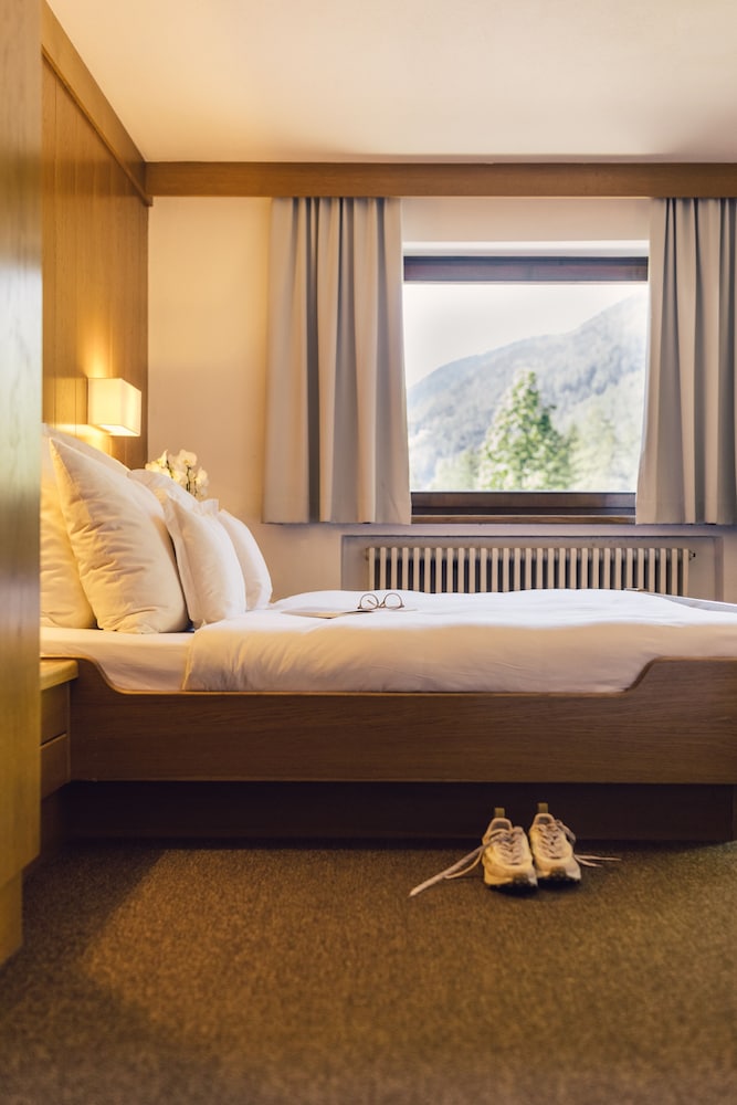 Hotel Auren 12/48