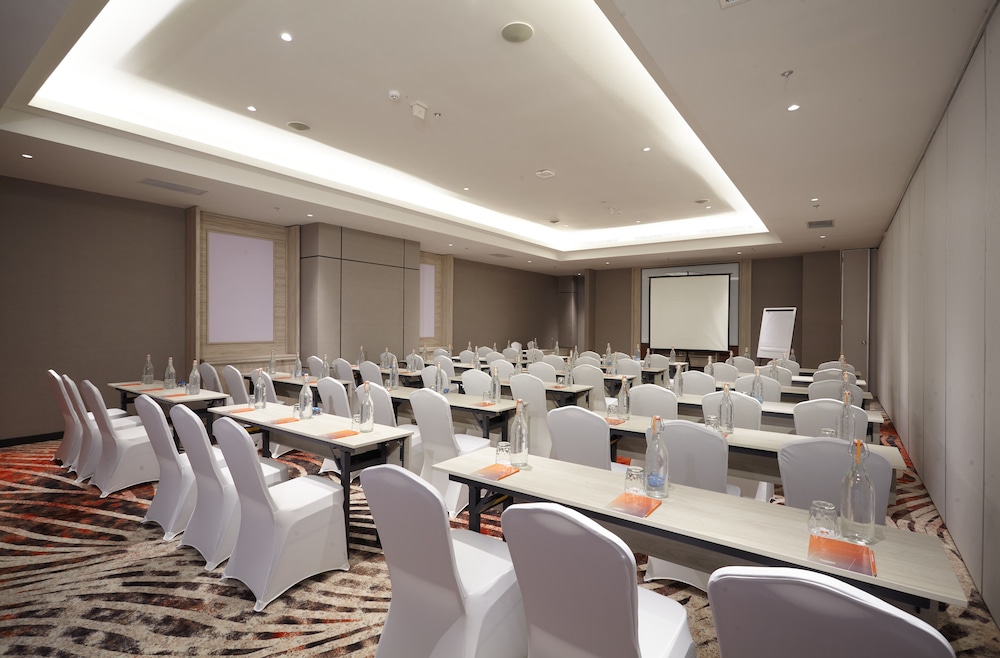 Harris Hotel and Convention Cibinong City Mall Bogor 44/61