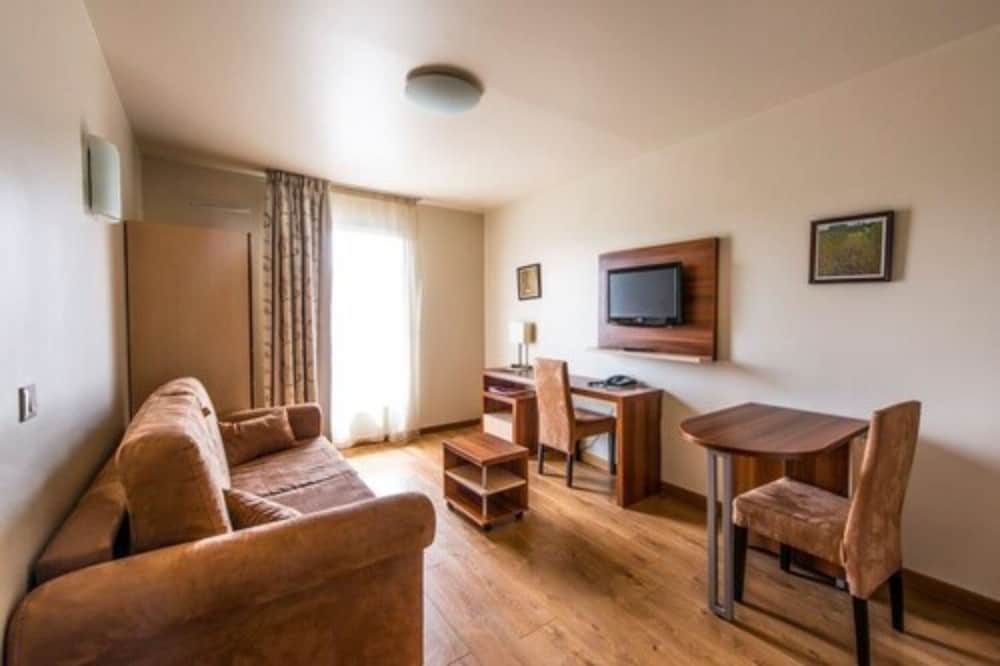 Villa Val Senart 23/40