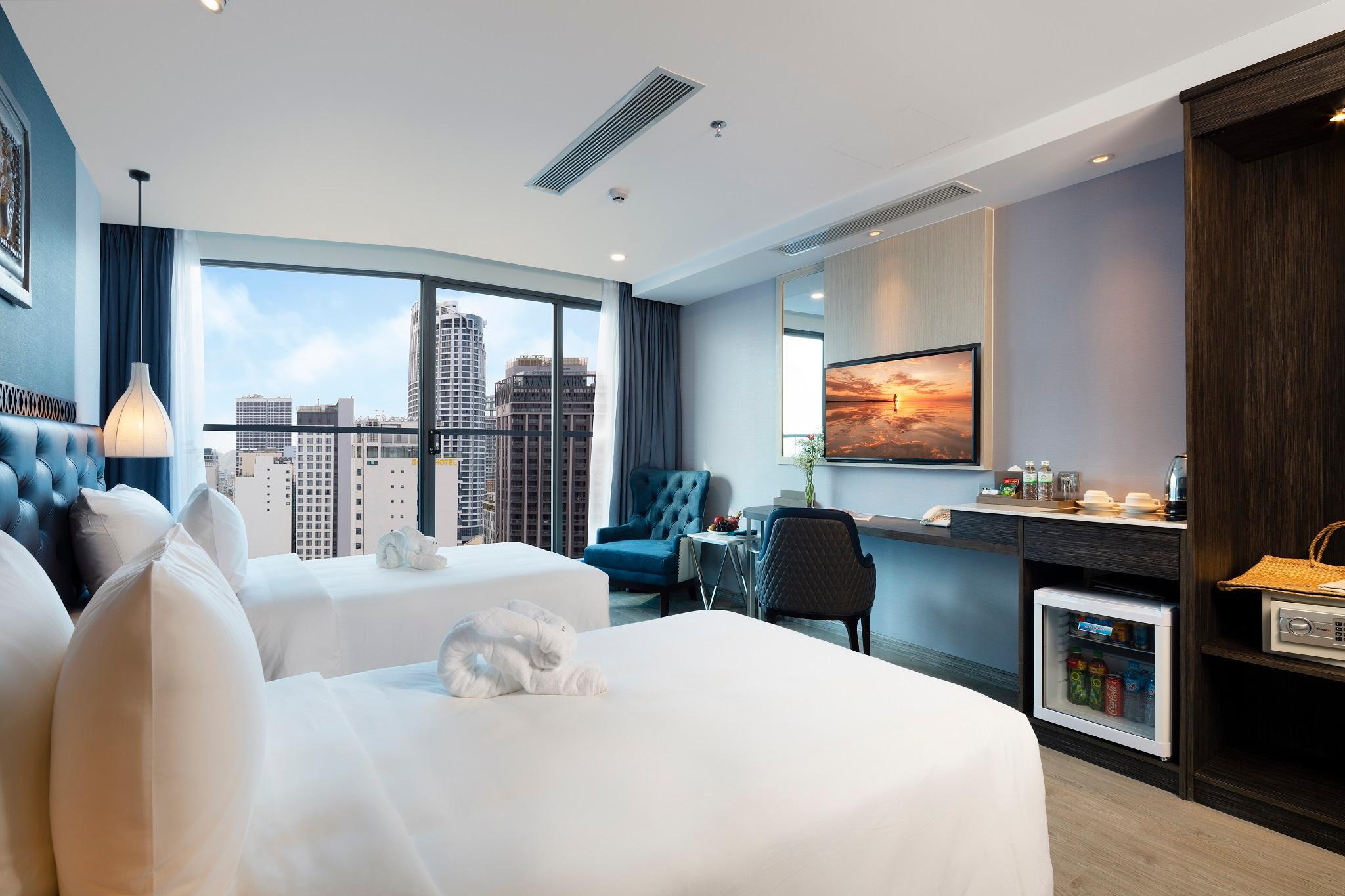 Senior, Deluxe, City View, Balcony