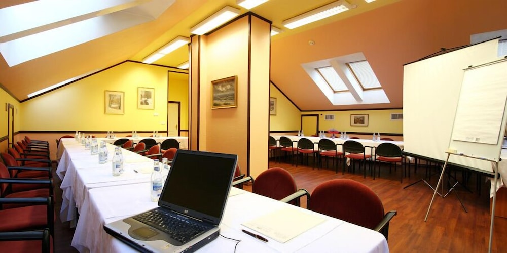 Slokas Ok Hotel 49/57