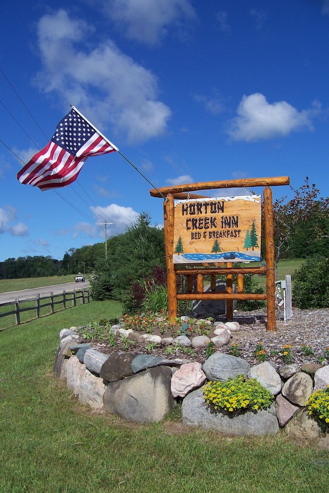 Horton Creek Inn Bed and Breakfast 62/66