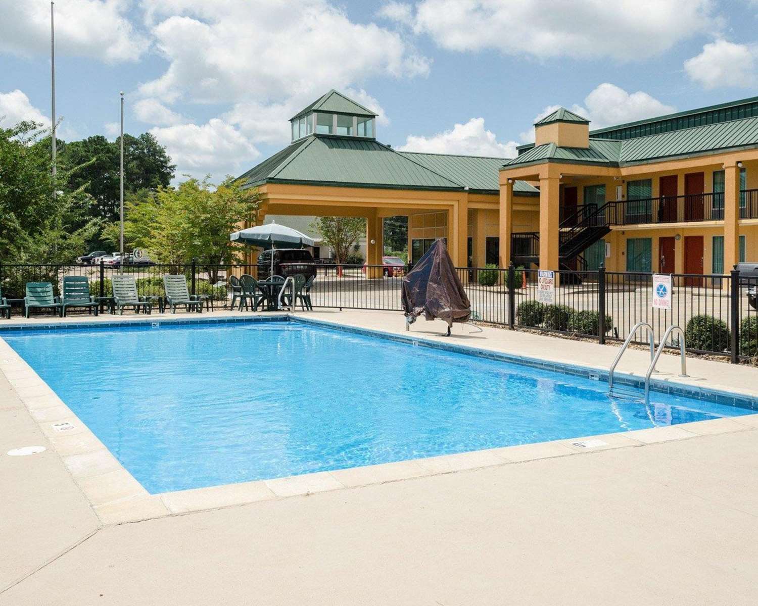 Quality Inn Louisville MS 4/22