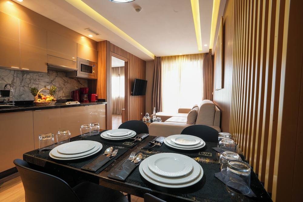 First Suites Hotel 30/35
