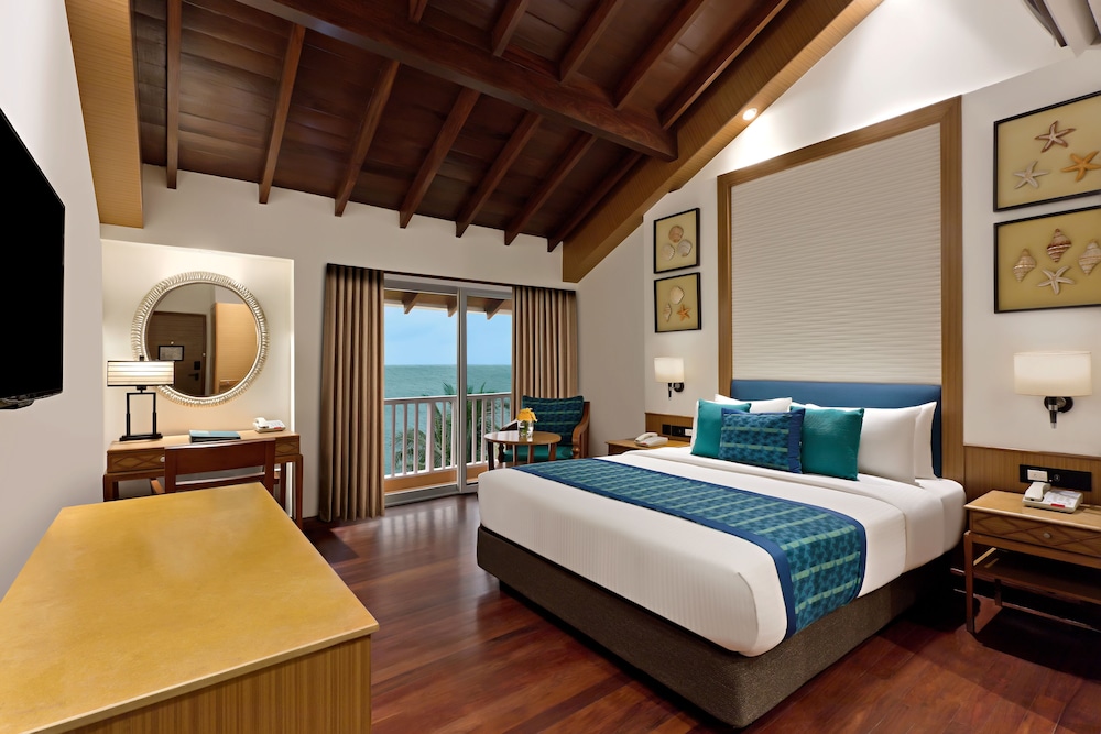 Superior, Queen Bed, Bay View