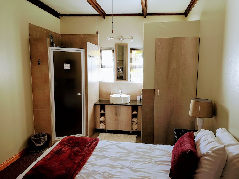 Rest A While Guest House 4/37