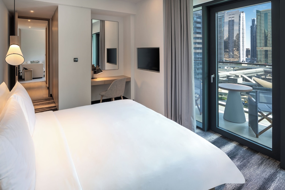 Vida Dubai Marina Yacht Club 24/68