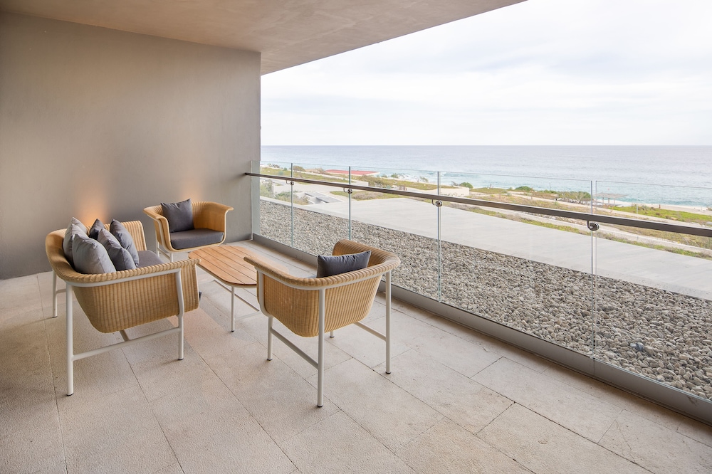 The Club at Solaz Luxury Villas 52/70
