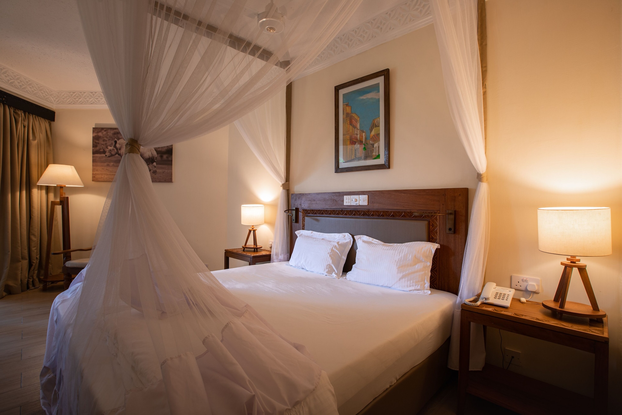DELUXE, DOUBLE OR TWIN BED