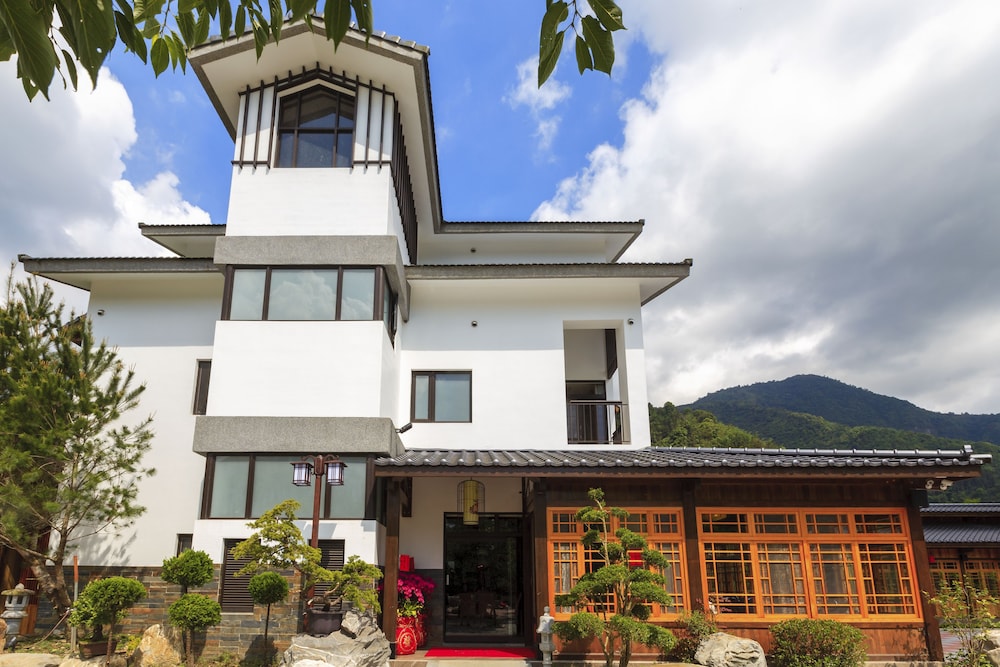 Huaman Hot Spring Villa 4/68