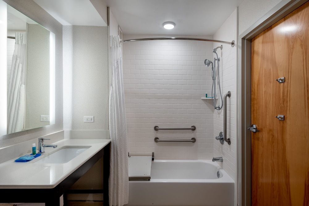 Holiday Inn Express Hotel & Suites Daphne 14/74