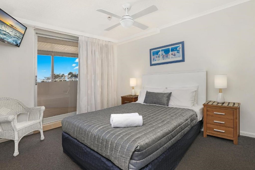 ELOUERA TOWER BEACHFRONT APARTMENTS 14/69