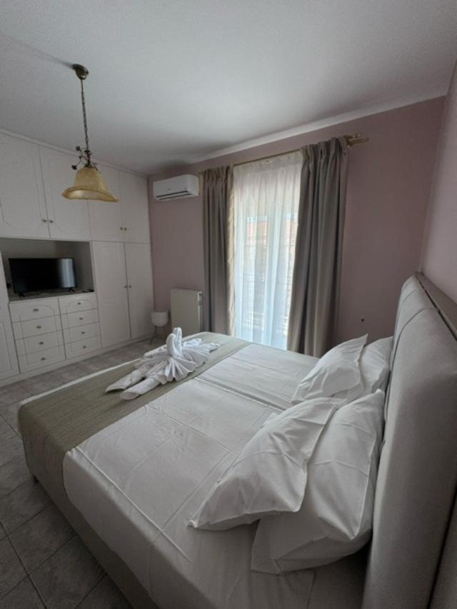 Dream Hotel 30/71