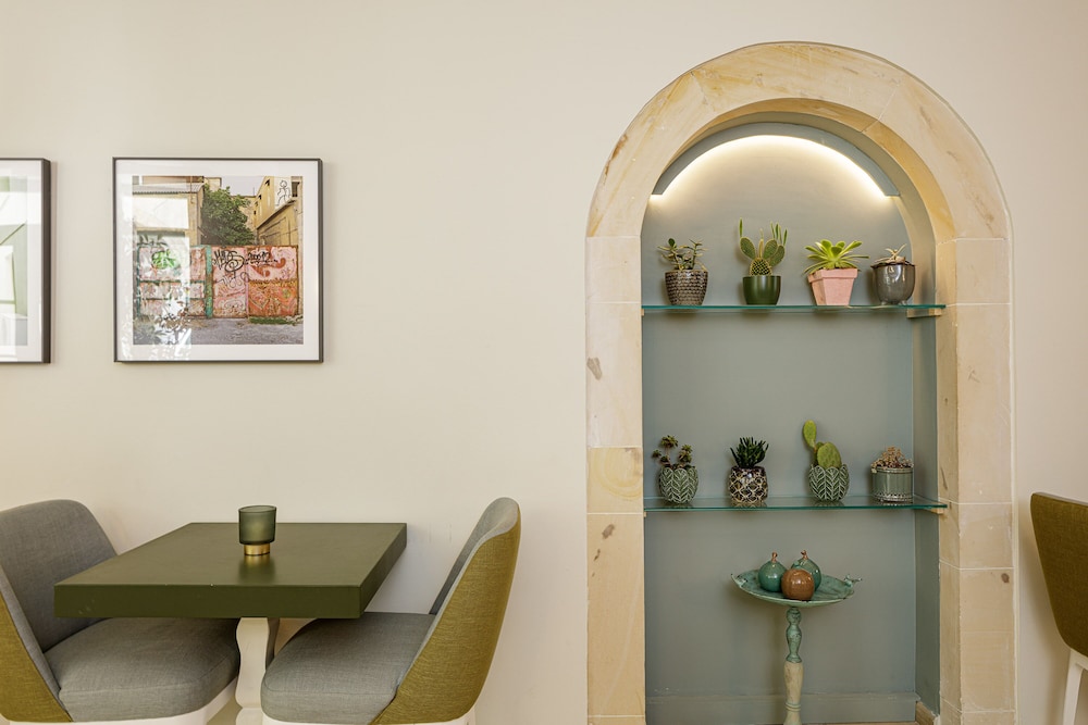 Mythos Suites Hotel 10/68