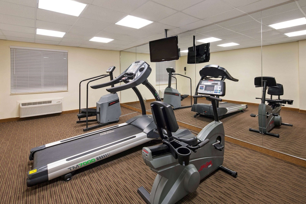 La Quinta Inn & Suites by Wyndham Sawgrass 34/55