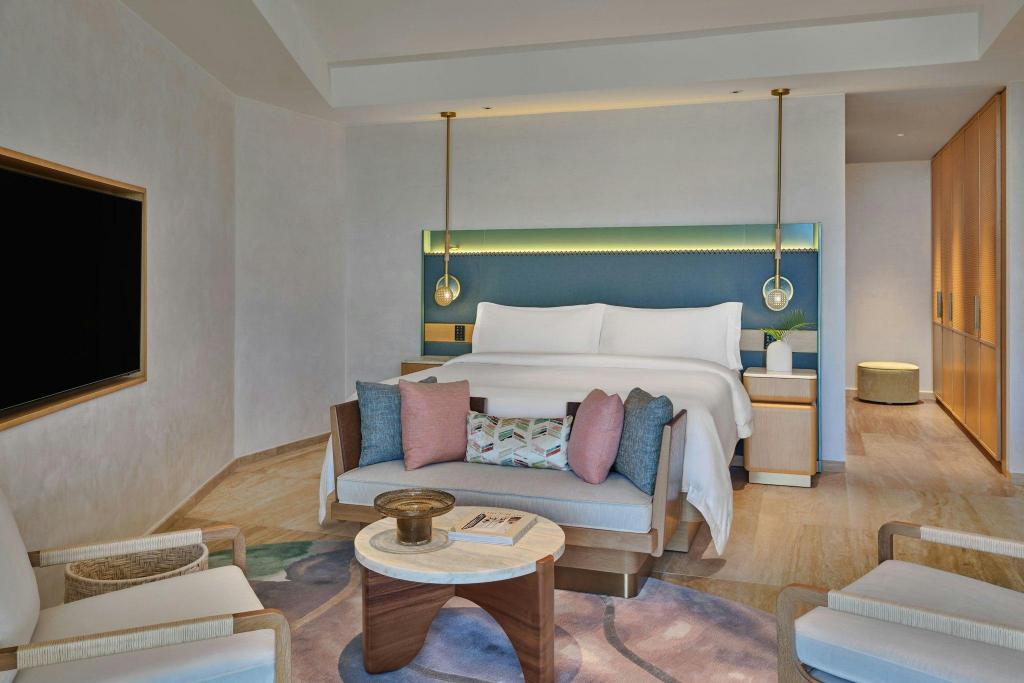1 Bedroom, Caroline Astor, Suite, King Bed, Ocean View, Balcony