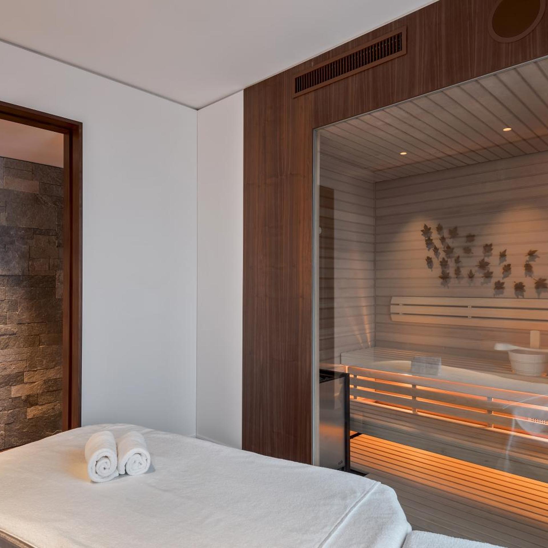 Contemporary, Spa, Suite, Lake View