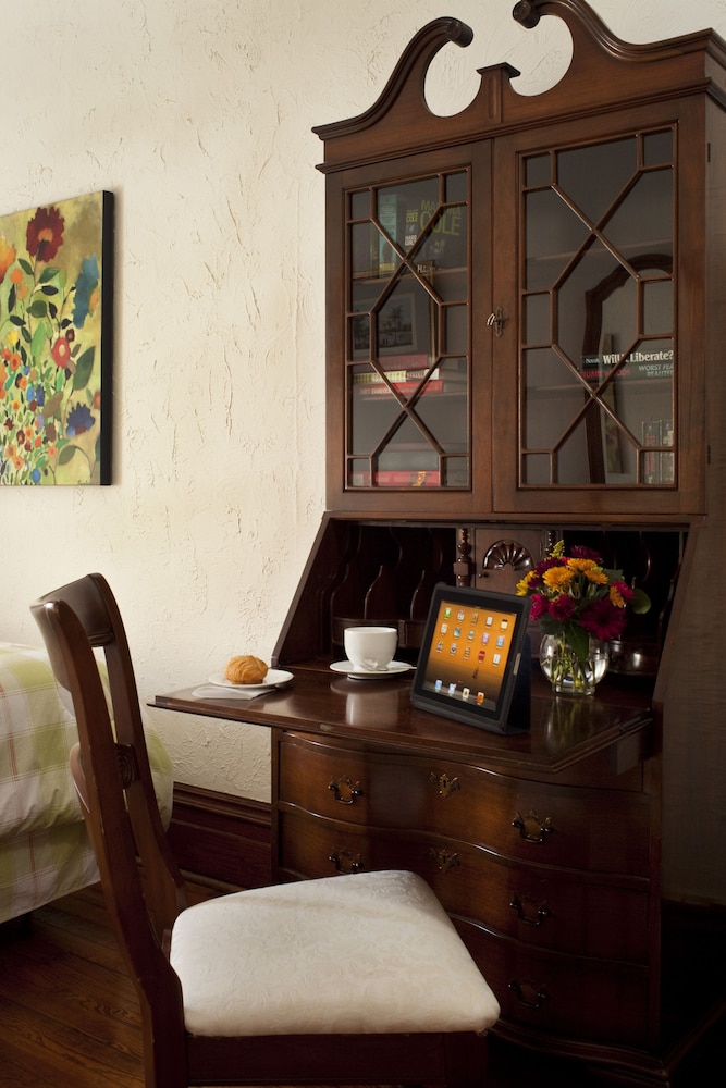 American Guest House 33/50