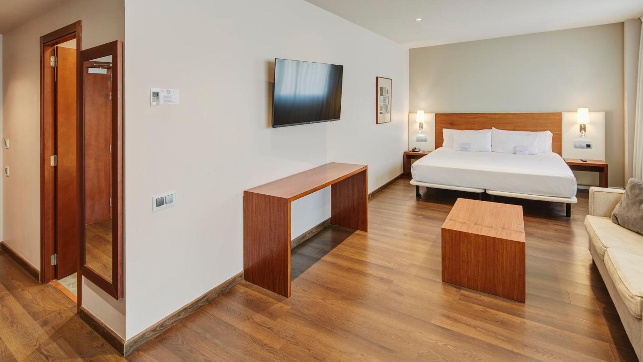 Superior, with Extra Bed, Sercotel Ciutat de Montcada 4/10