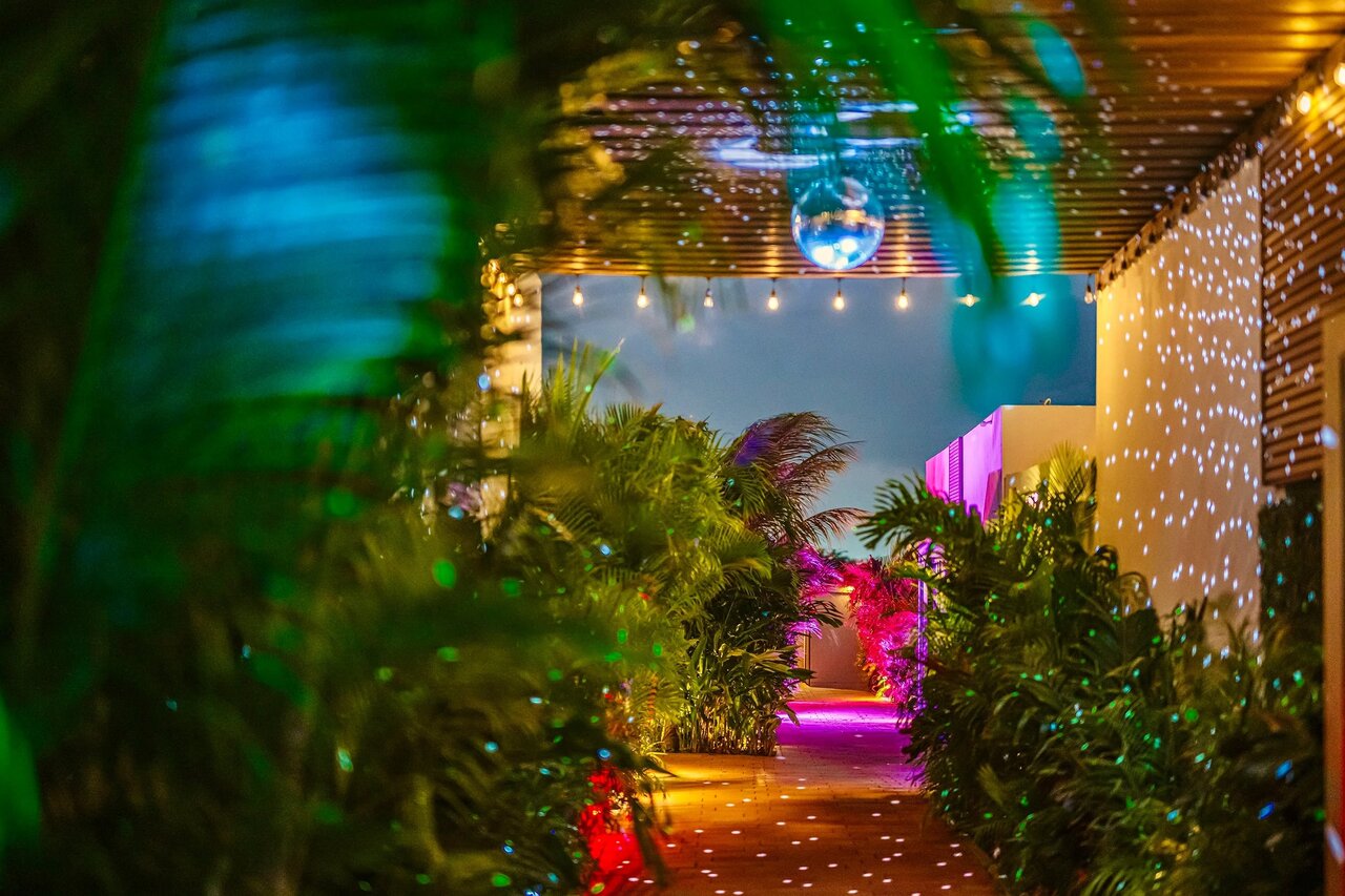 Privada Stays Eagle - Private Pools & Adults 23/25