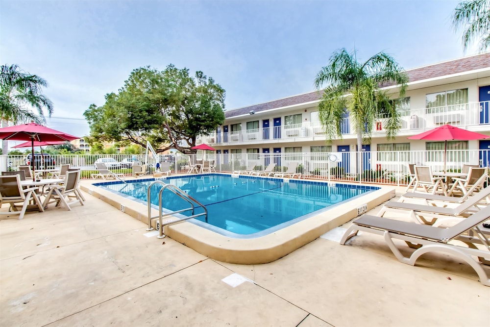 Motel6 Venice, FL 8/63