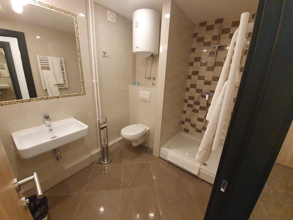 Premium Crown Suites 40/47