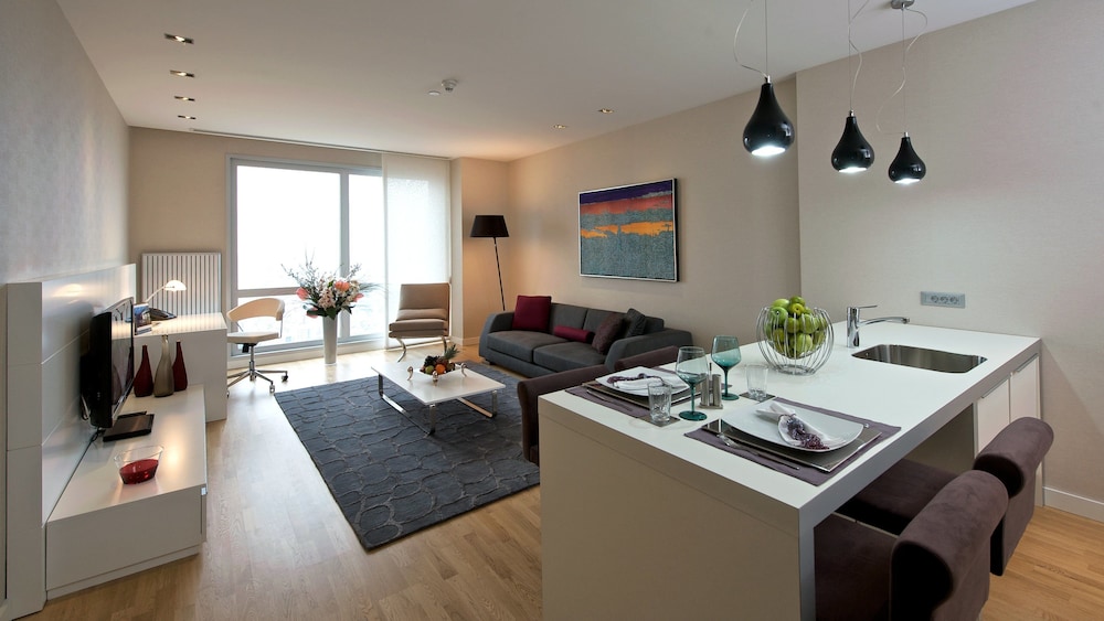 Anthill Suites 39/56