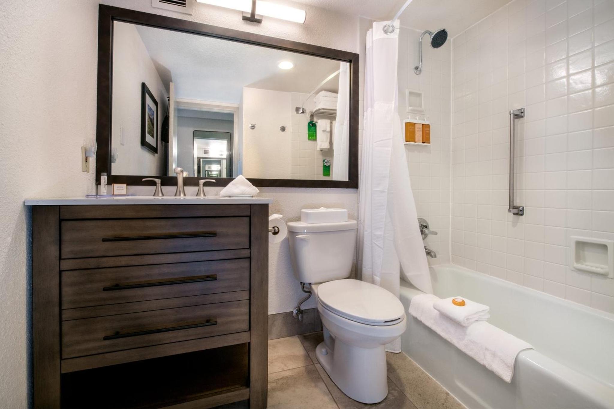 غرفة ديلوكس بسريرين كوين، Holiday Inn Estes Park 2/2